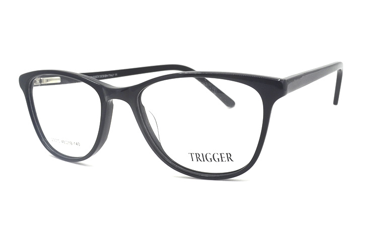 TRG 20010 BLK ANGLE.jpg